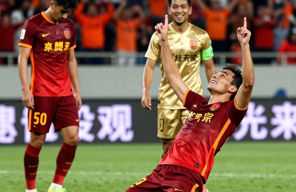 Phòng ngự là kiến trúc không gian: Vì sao luật thay người đã viết lại bản đồ bóng đá